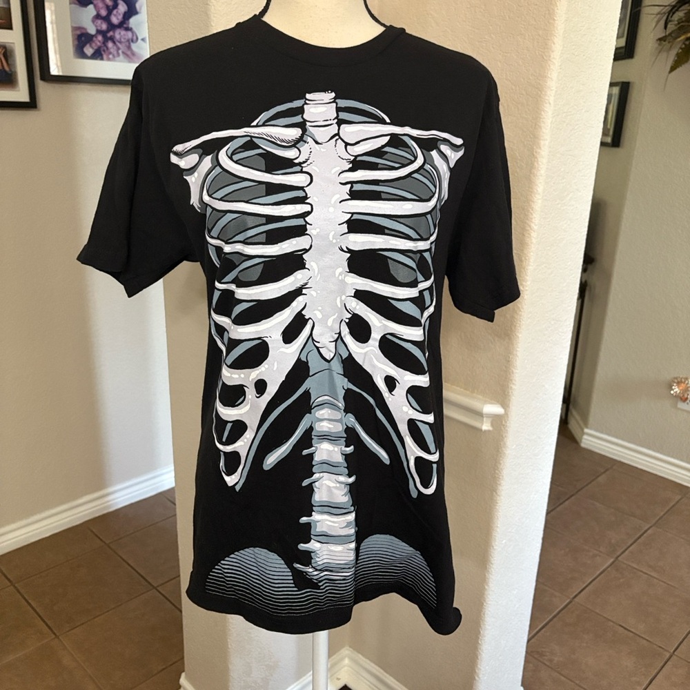 Tee Styled black skeleton unisex t-shirt Size M